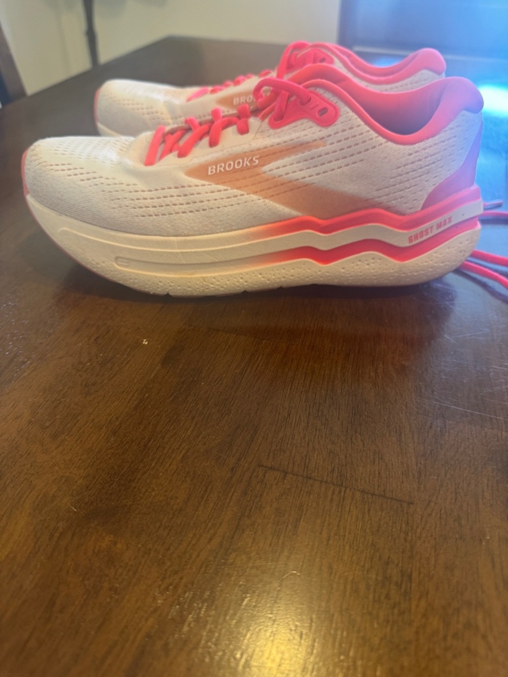 Brooks Ghost Max 2 Running Shoes White Pink Women’s Size 9 EU 40.5 - Picture 2 of 7